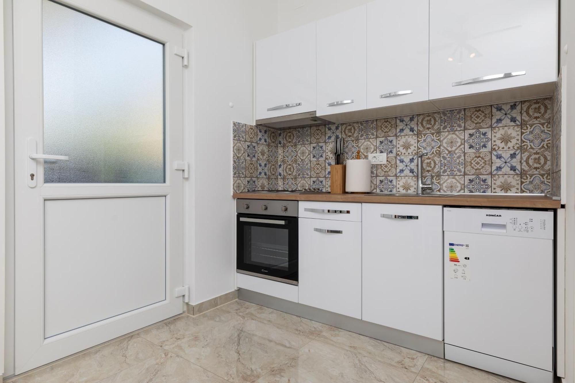 Apartments With A Parking Space Pisak, Omis - 5975 Bilik gambar