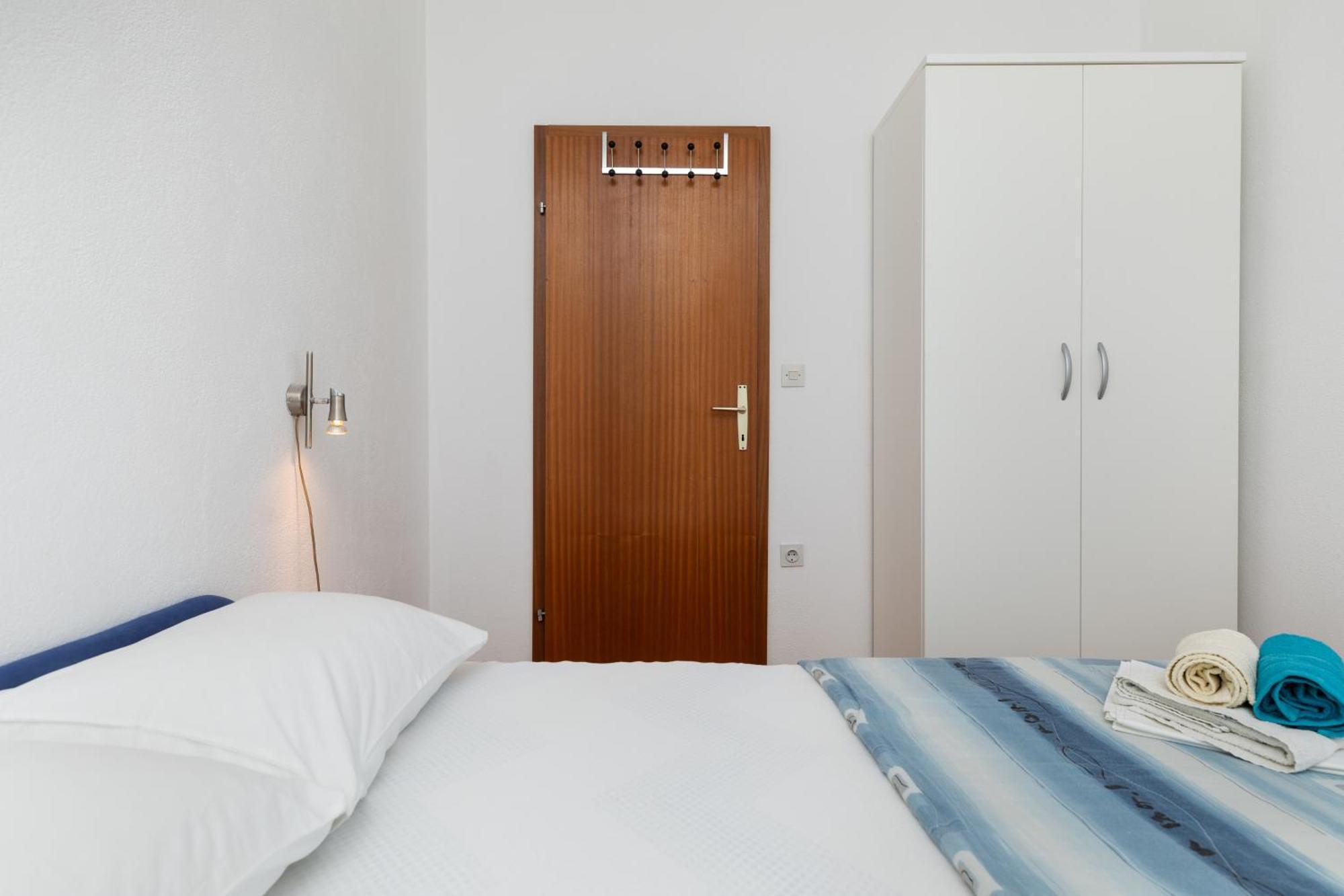 Apartments With A Parking Space Pisak, Omis - 5975 Bilik gambar