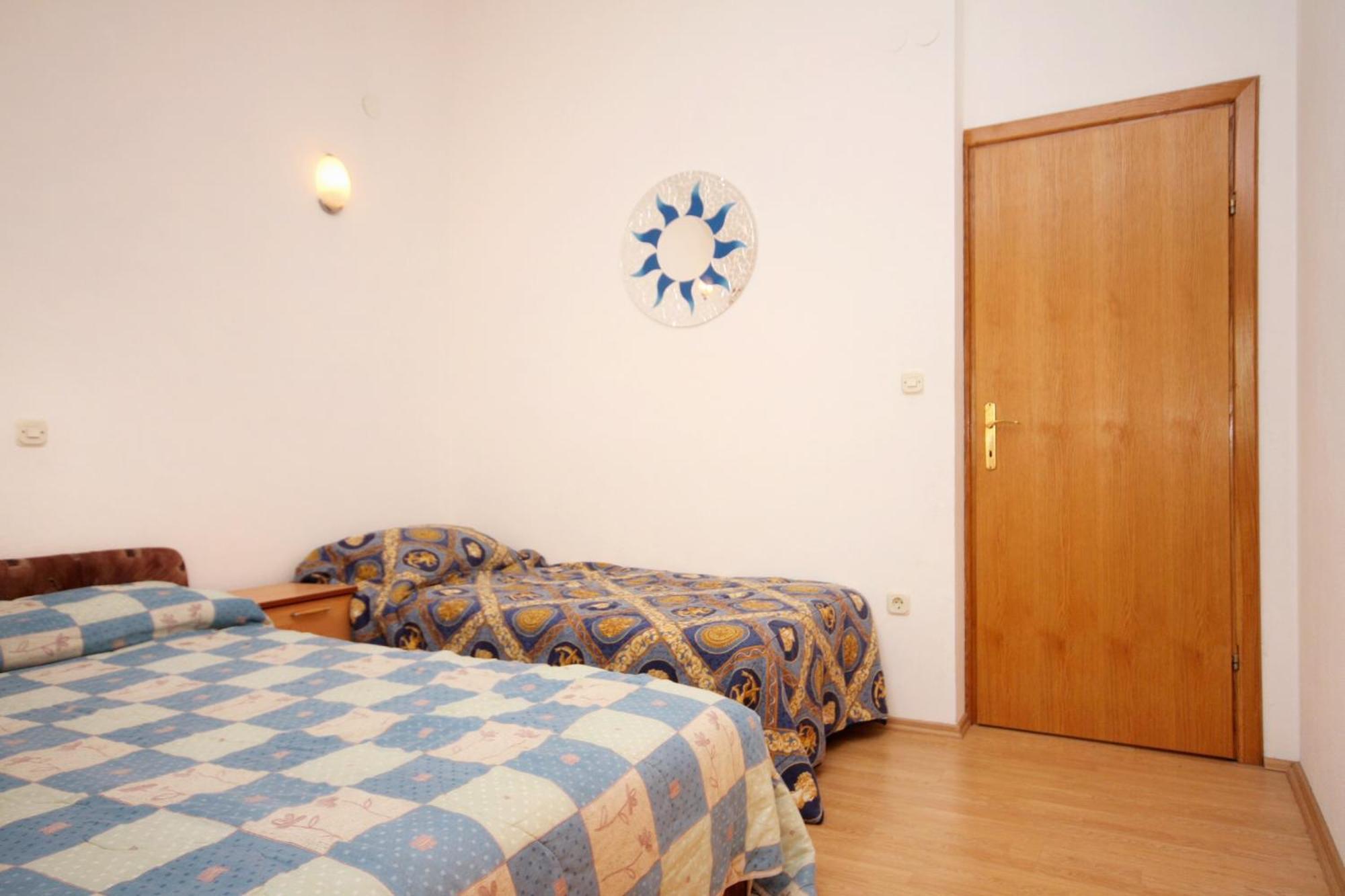 Apartments With A Parking Space Pisak, Omis - 5975 Bilik gambar